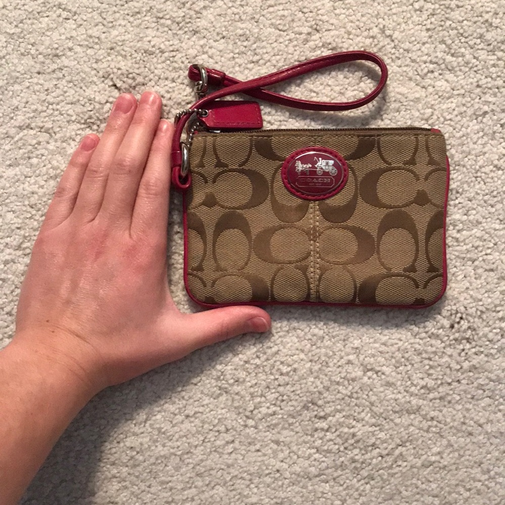 Used Coach wristlet - Picture 4 of 5